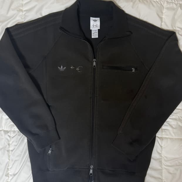 떠그 클럽 x 아디다스 트랙탑