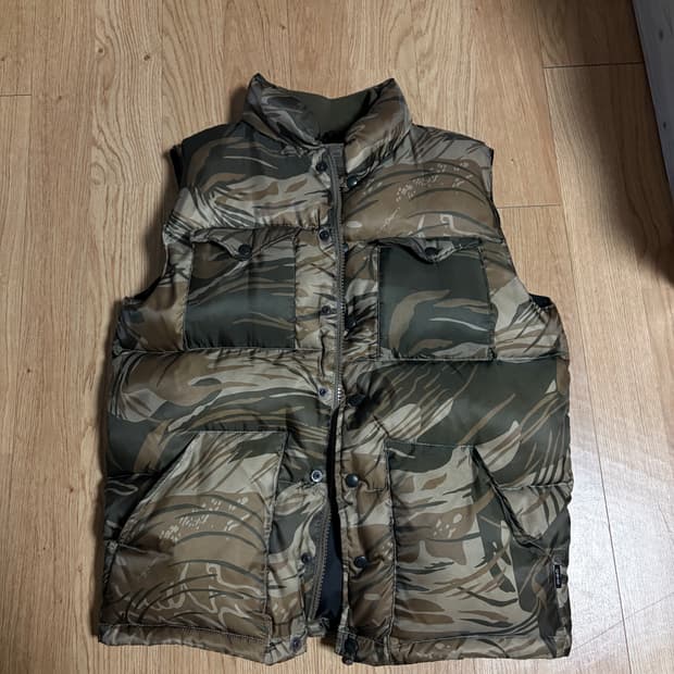 Cootie 카모 패딩조끼 