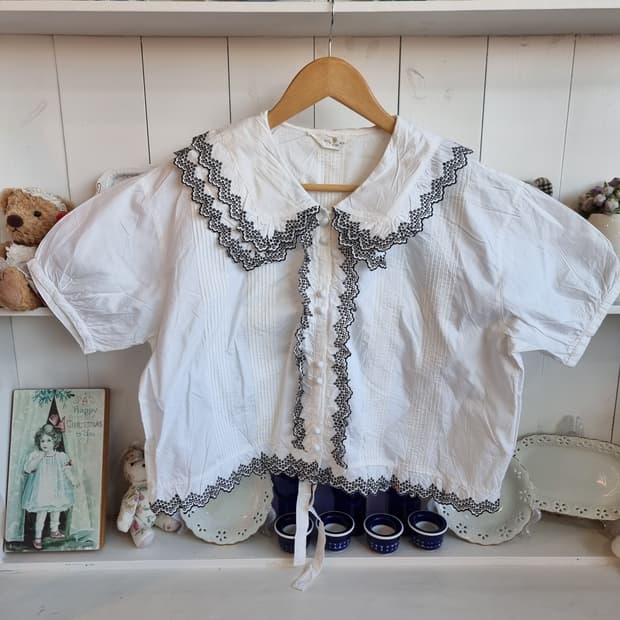 화이트 코튼 레이스 세일러 블라우스