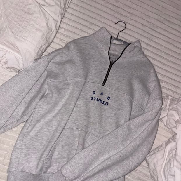 아이앱 스튜디오 하프 집 풀오버 라이트 그레이