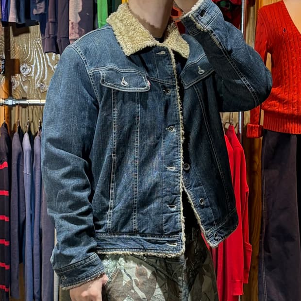 L 리바이스 워시드 쉐르파 투포켓 데님자켓