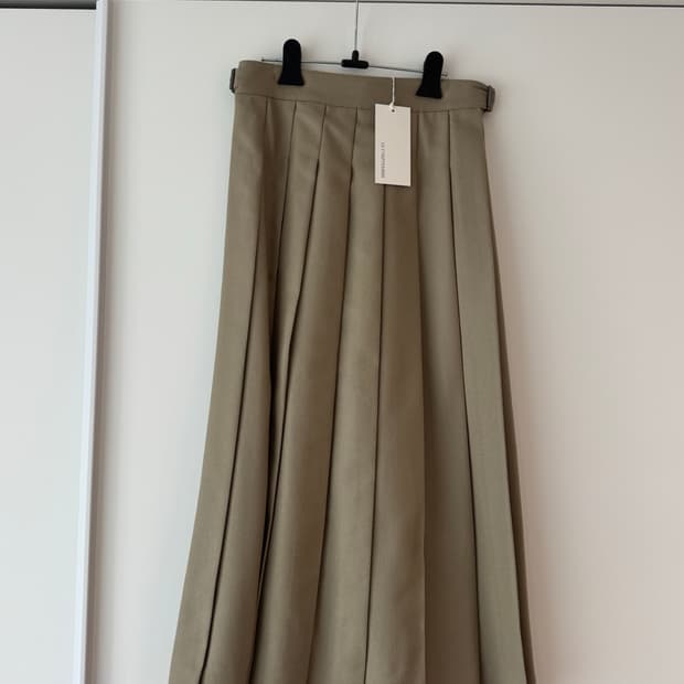 새상품) Le17septembre 르셉텝버 랩 플리츠 스커트 36