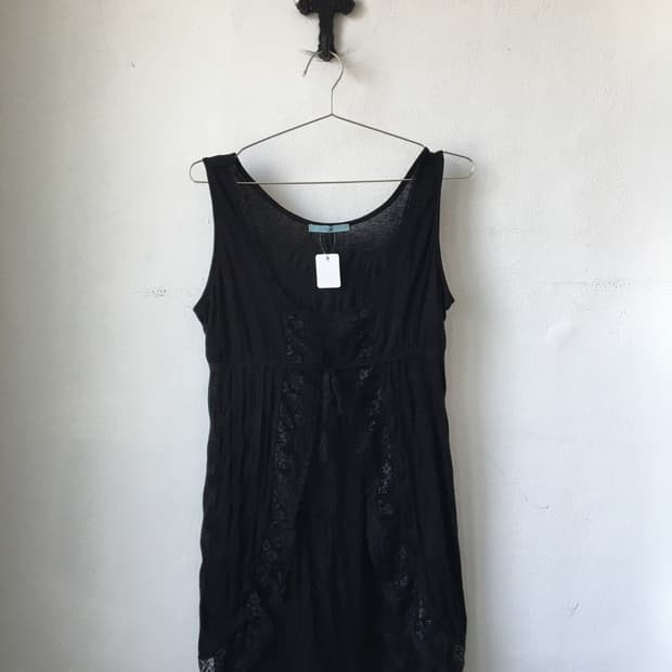 Lace point tied layered sleeveless