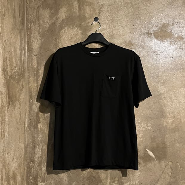 라코스테 포켓 라운드 반팔
