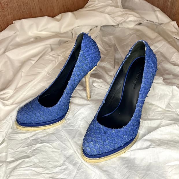 알렉산더 왕 텍스처 힐 펌프스