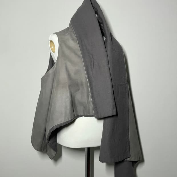 앤 드뮐미스터 레더 비대칭 베스트