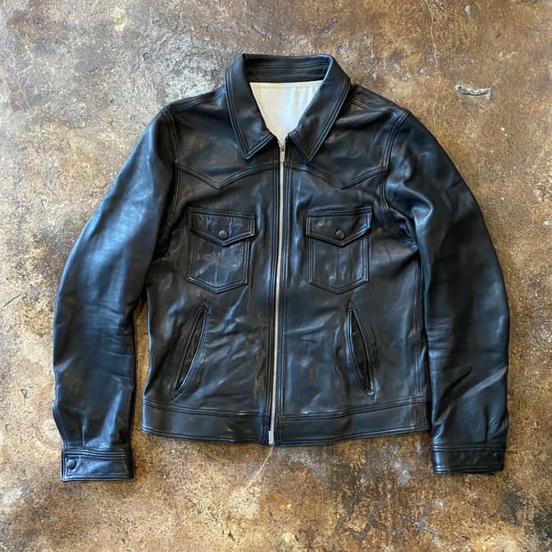 (M) the letters 가죽 자켓