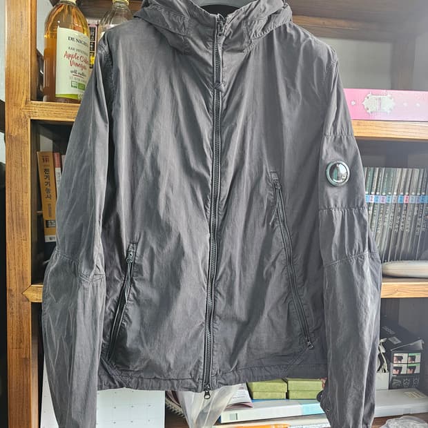 씨피 컴퍼니 가먼트다잉 블랙 105사이즈 cp 후드 자켓 팔아요