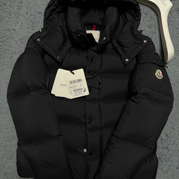 몽클레어 베제르 3사이즈 23FW