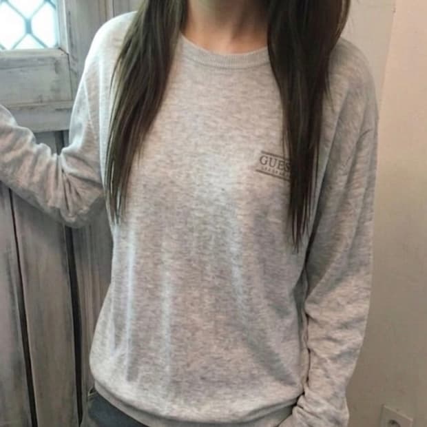 게스 로고 긴팔 맨투맨