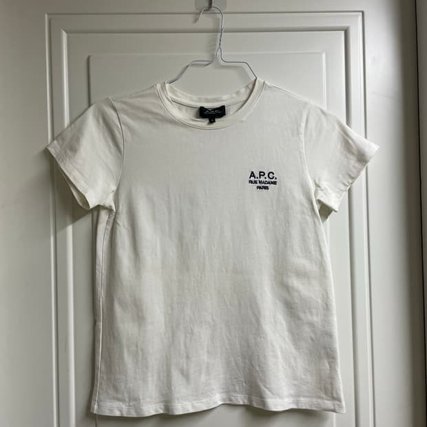 A.P.C. 아페쎄 루 마담 로고 반팔 티셔츠