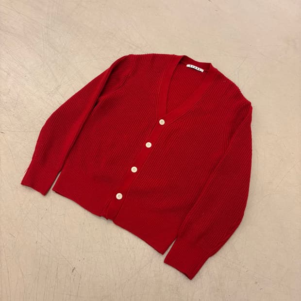 수아레 레드 브이넥 니트 가디건