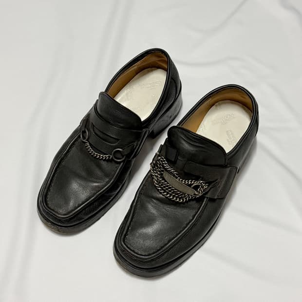 마르지엘라 17ss 비대칭 체인 로퍼