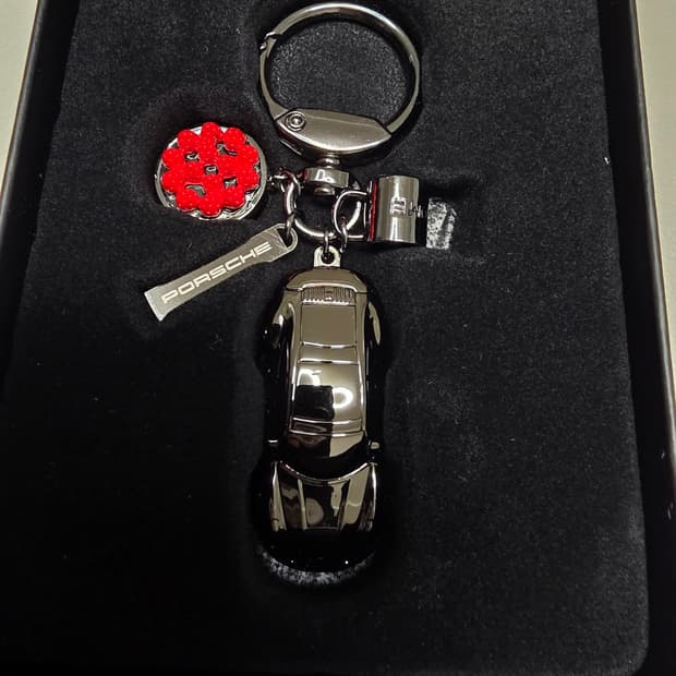 투썸  x  포르쉐 차량 키링 블랙 (새상품)