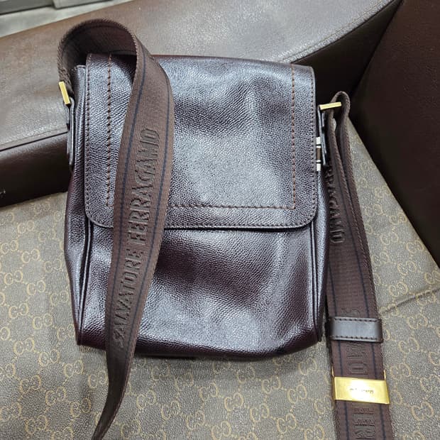 페라가모 크로스백