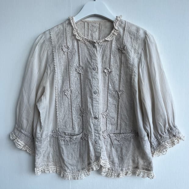 SALE) 베이지 레이스 포켓 블라우스