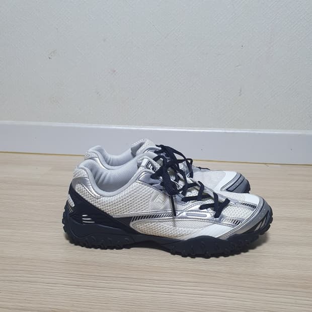 휠라 에샤페 v2 실버 스니커즈 260