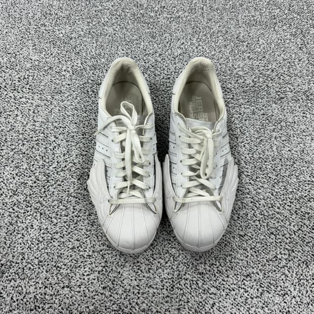 제레미스캇x아디다스 슈퍼스타