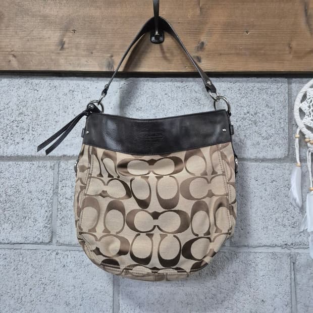 코치 시그니처 캔버스 호보백