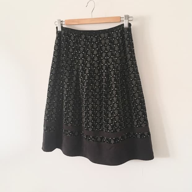 Velvet punching skirt