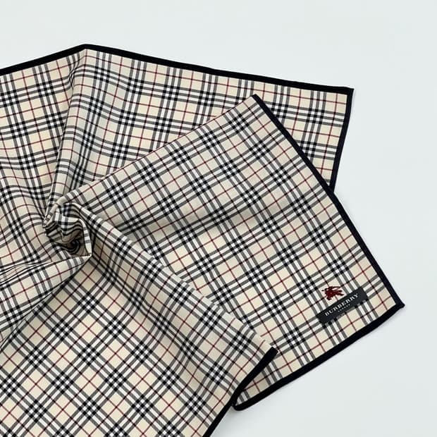 (새상품) burberry/ 버버리 쁘띠스카프 손수건