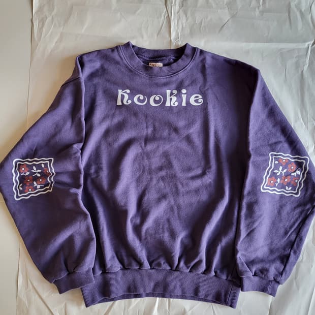 3] 캐피탈 30플리스 크루 스웨트셔츠 쿠키 패치 퍼플