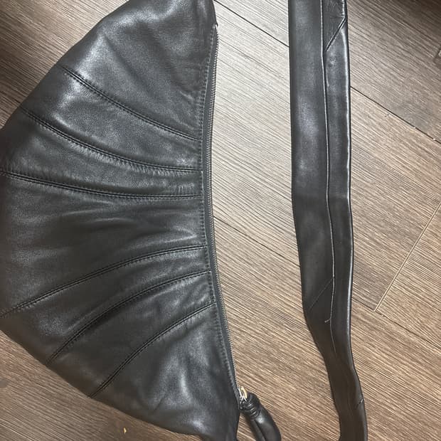 르메르 미디움 크루아상 백 소프트 나파 레더 블랙