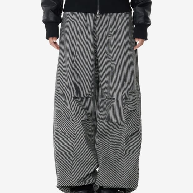 Knee Pin-tuck Stripe Denim Pants (Black)