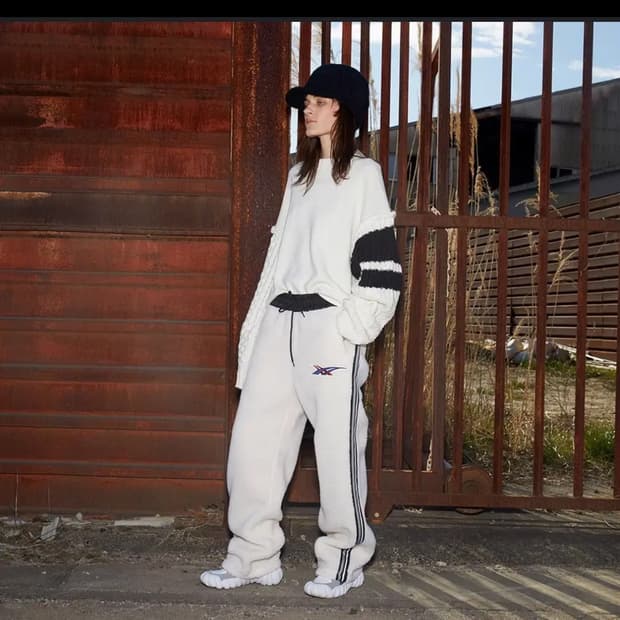 오니츠카타이거 스웨터