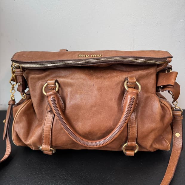 미우미우 비텔로 럭스 사첼 2way백(정품)