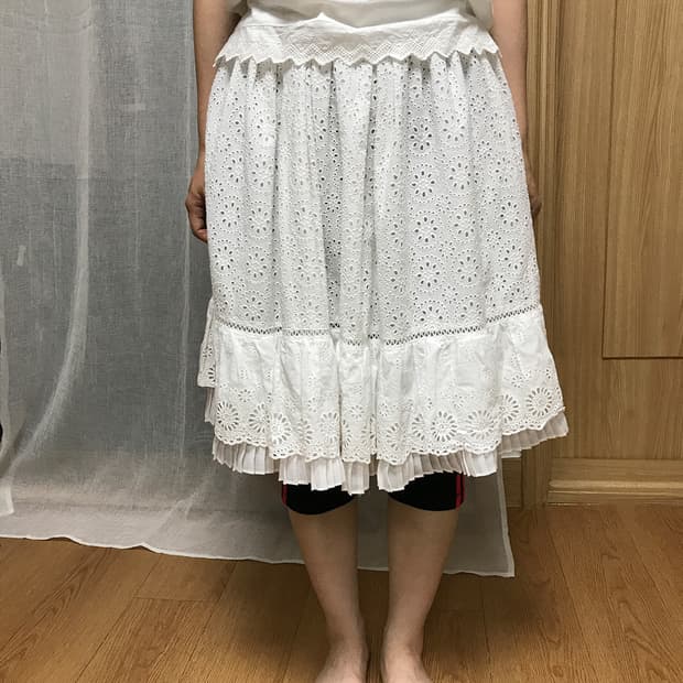 019. embroidered lace skirt