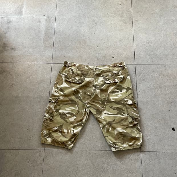 네이버후드 카모플라쥬 카고 반바지
