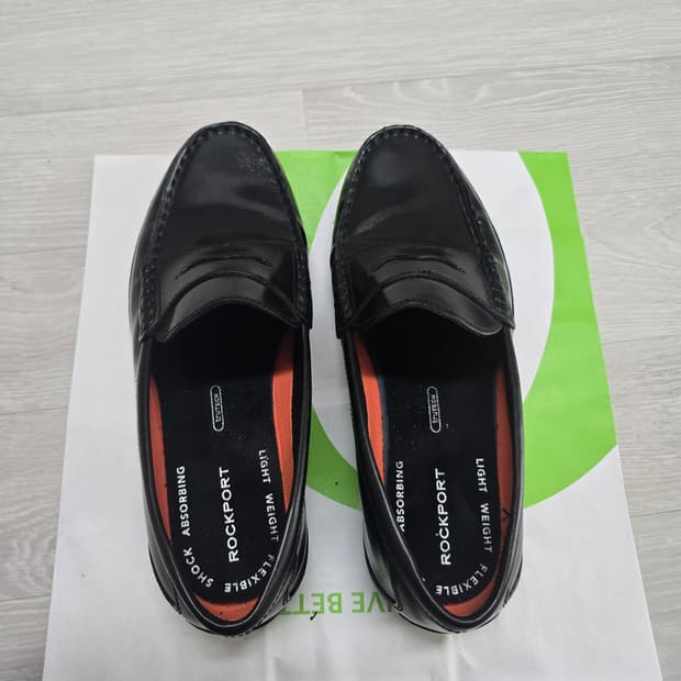 락포트 남자구두V80547 발볼(미디움)255mm us7.5팝니다