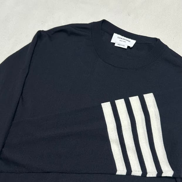 3 톰 브라운 네이비 U넥 니트