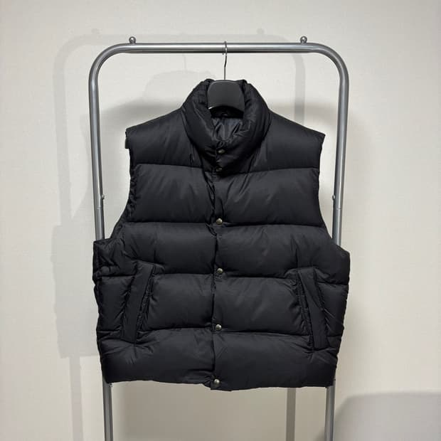 2) URU 우루 24FW 나일론 다운 베스트