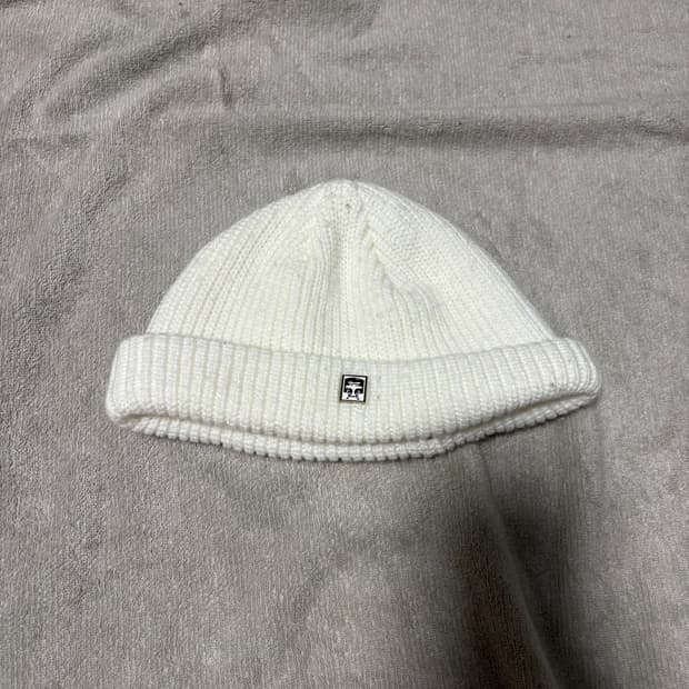 오베이 화이트 숏 비니