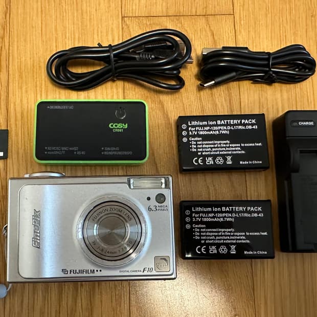 후지필름 FinePix F10 디지털 카메라 빈티지디카 Y2K