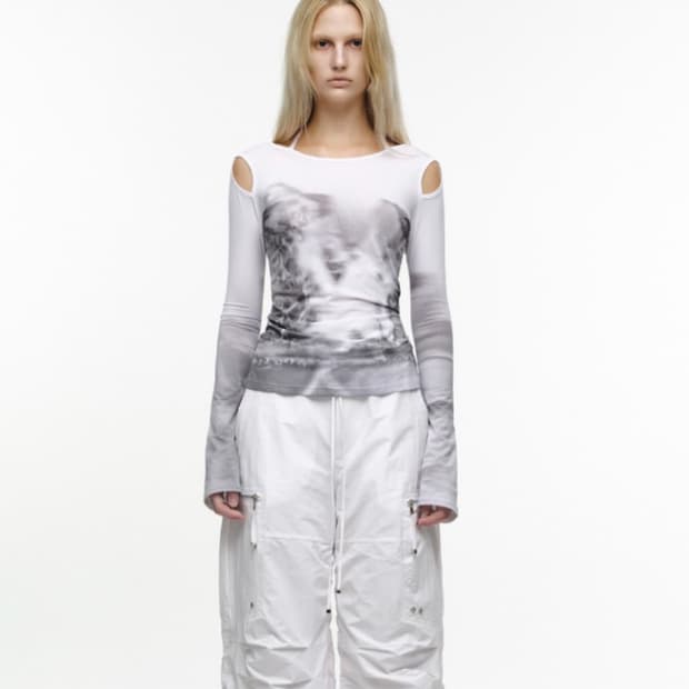 나체 컷 아웃 롱 슬리브 화이트 