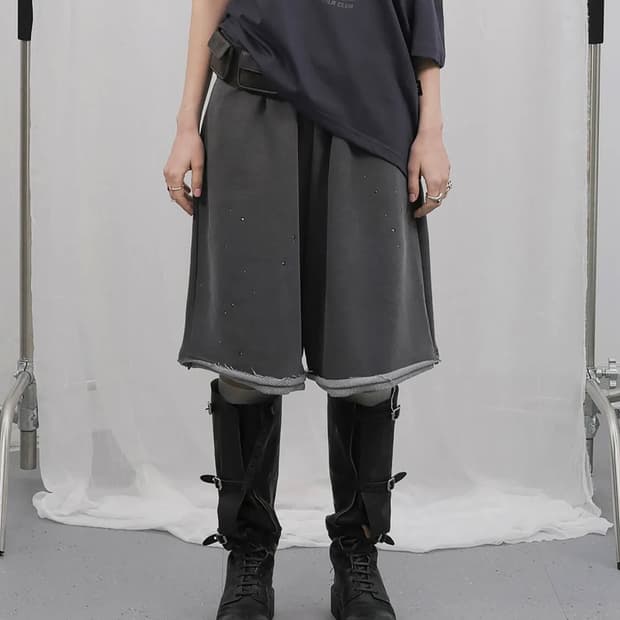 홀리넘버세븐 오버사이즈 힙합 와이드핏 큐빅 반바지_차콜