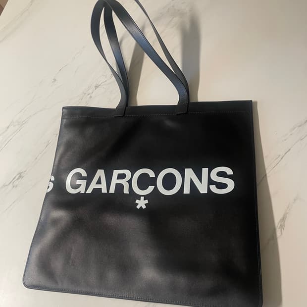 꼼데가르송 블랙 레더 쇼퍼백