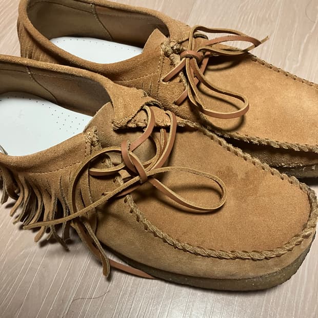 클락스 fbt스타일 스웨이드 프린지 왈라비