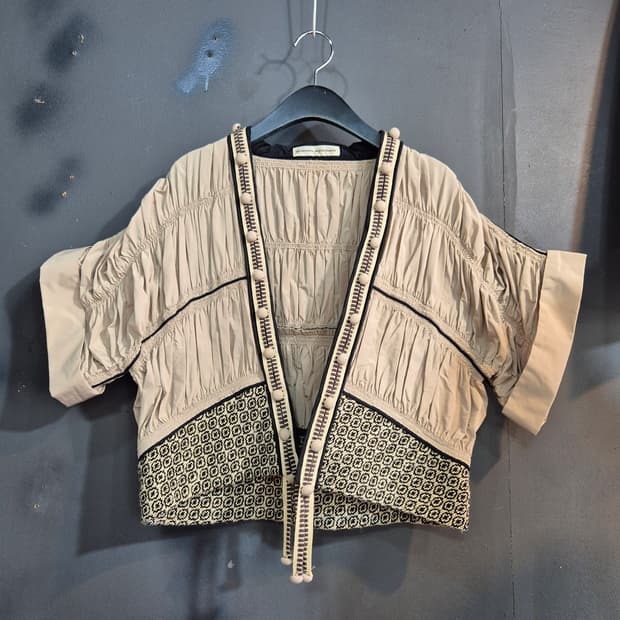 히로코 코시노 크롭 자켓 베이지 40사이즈 55  66 가능