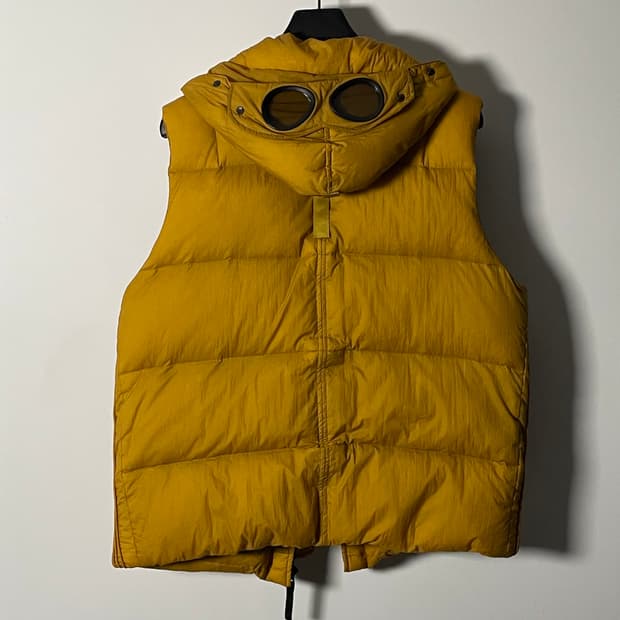 CP컴퍼니 나일론 고글 조끼패딩 (on.626)  