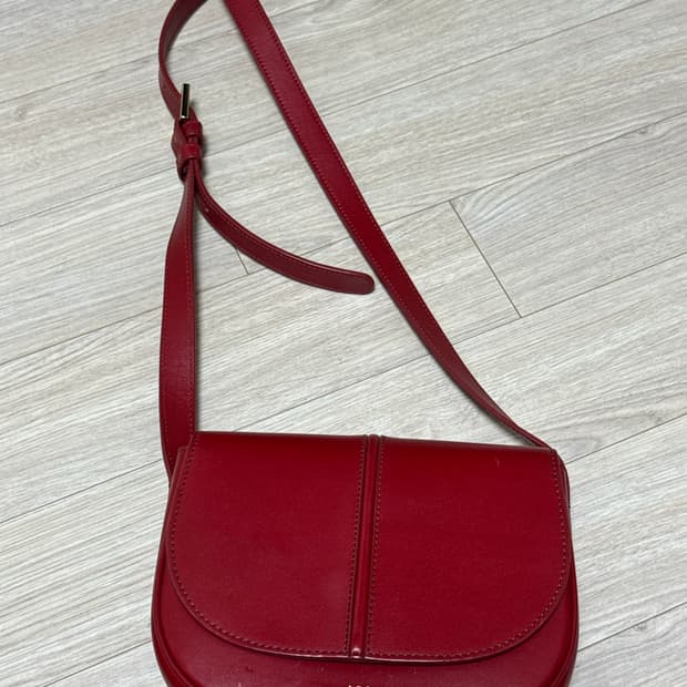 아페쎄 베티백 레드