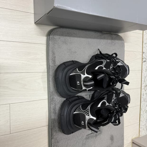 발렌시아가 3XL 스니커즈 판매합니다!