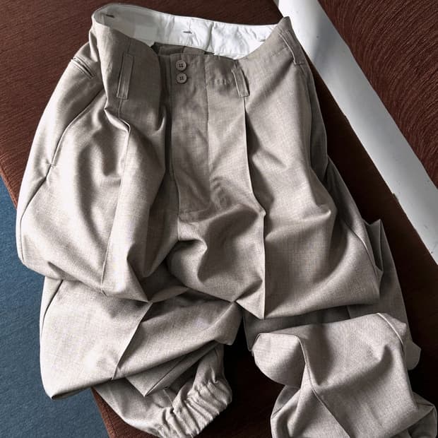 Rayon blend tuck jogger trousers