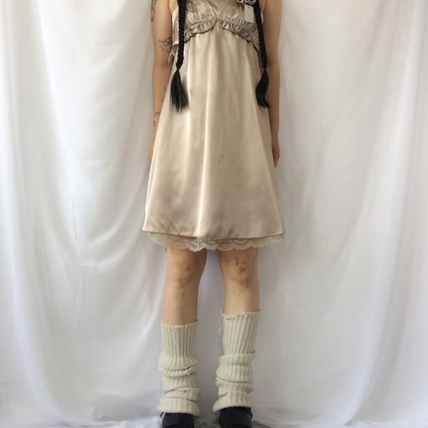 Corsage point glossy sleeveless onepiece