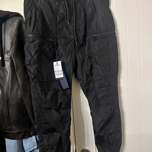 준지 타소재 절개 편형 팬츠