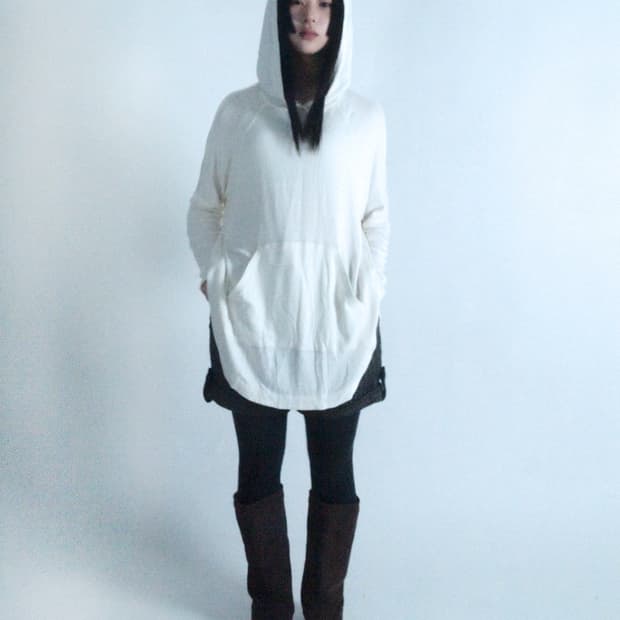 Loose fit stitch point hooded sleeve