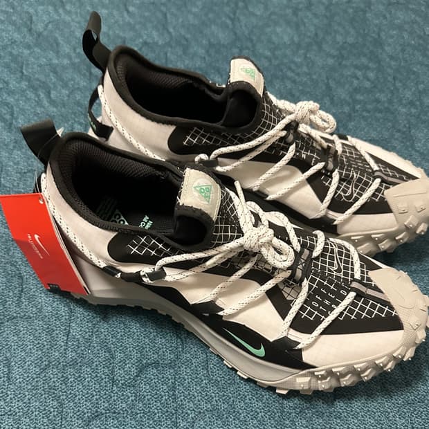 [280] 나이키 ACG 마운틴 플라이 로우 SE 화이트 앤 블랙